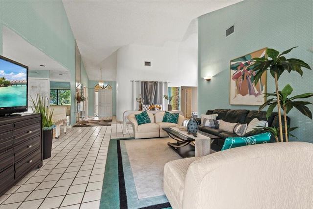 6691 S Pine Court, Palm Beach Gardens, FL 33418