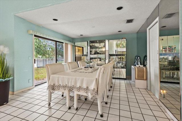 6691 S Pine Court, Palm Beach Gardens, FL 33418