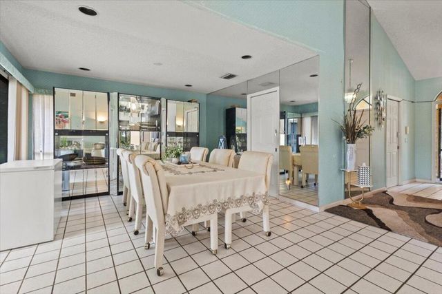 6691 S Pine Court, Palm Beach Gardens, FL 33418