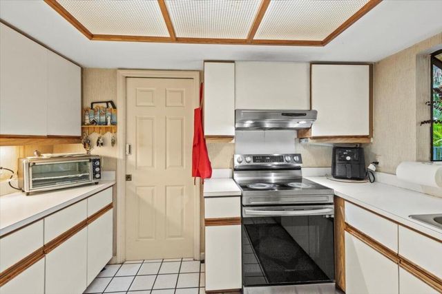 6691 S Pine Court, Palm Beach Gardens, FL 33418