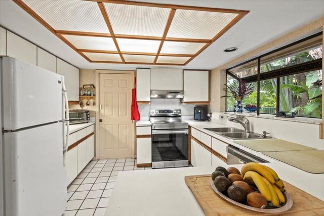 6691 S Pine Court, Palm Beach Gardens, FL 33418