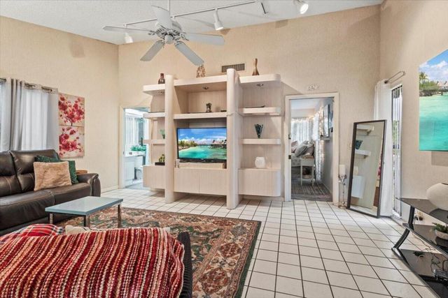 6691 S Pine Court, Palm Beach Gardens, FL 33418