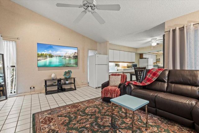 6691 S Pine Court, Palm Beach Gardens, FL 33418