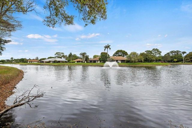 6691 S Pine Court, Palm Beach Gardens, FL 33418