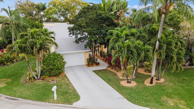 6691 S Pine Court, Palm Beach Gardens, FL 33418