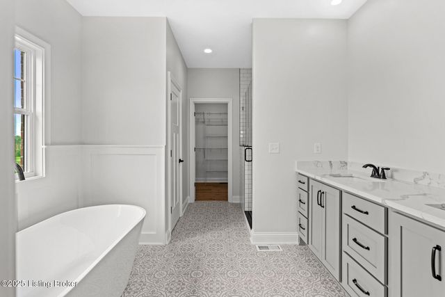 32 Dalton Dr, Fisherville, KY 40023