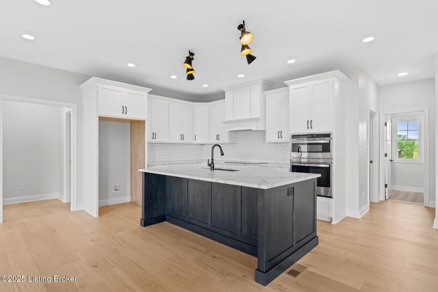 32 Dalton Dr, Fisherville, KY 40023