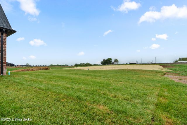 32 Dalton Dr, Fisherville, KY 40023