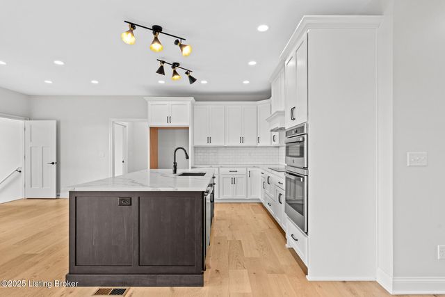 32 Dalton Dr, Fisherville, KY 40023