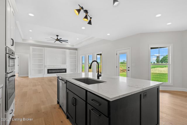 32 Dalton Dr, Fisherville, KY 40023