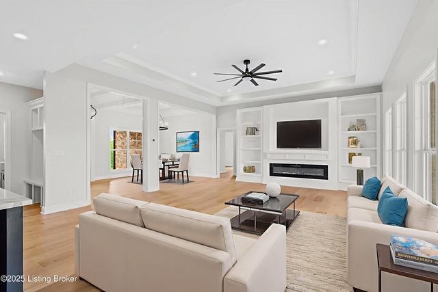 32 Dalton Dr, Fisherville, KY 40023