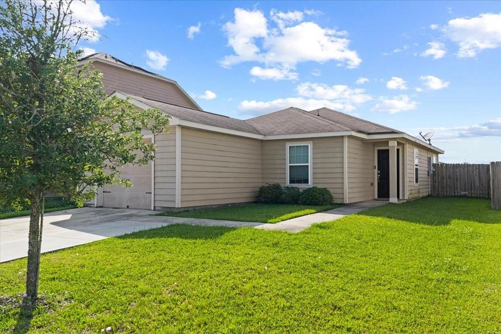 5727 Treasure Cove Road, Cove, TX 77523