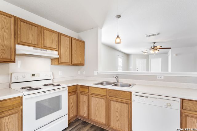 8022 Braes Run, San Antonio, TX 78254