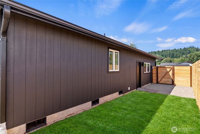 603 Washington Avenue SE, Orting, WA 98360
