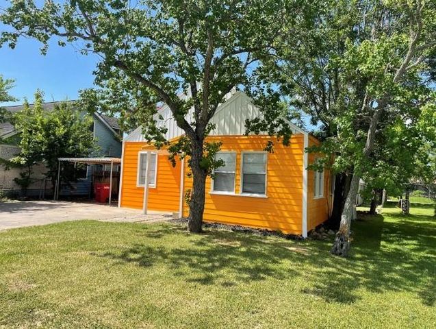 727 W 5th Street, Freeport, TX 77541