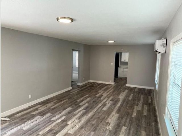 727 W 5th Street, Freeport, TX 77541