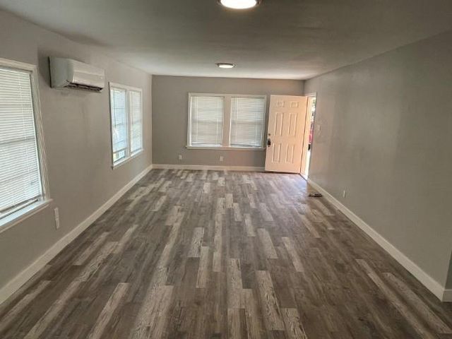 727 W 5th Street, Freeport, TX 77541