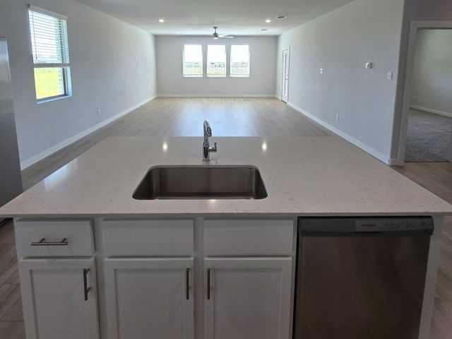 841 Rockcloud Drive, Fort Worth, TX 76052