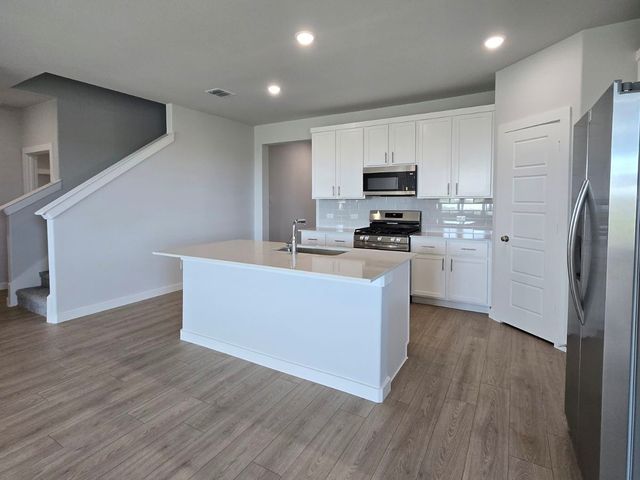 841 Rockcloud Drive, Fort Worth, TX 76052