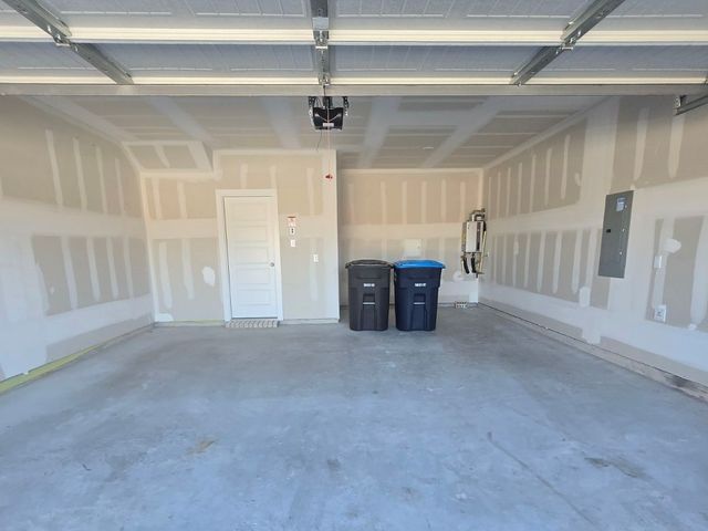 841 Rockcloud Drive, Fort Worth, TX 76052