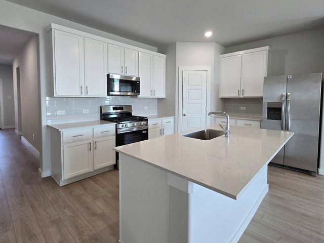 841 Rockcloud Drive, Fort Worth, TX 76052