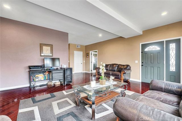 3060 Linden, Long Beach, CA 90807