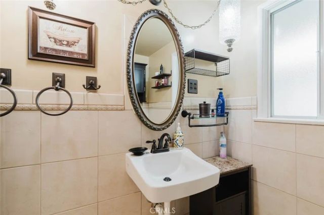 6024 Coldwater Canyon Avenue, North Hollywood, CA 91606