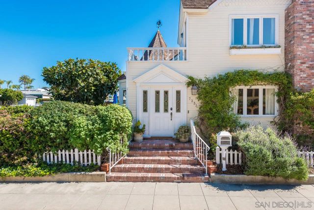 7337 Olivetas Ave, La Jolla, CA 92037