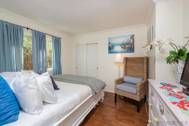 7337 Olivetas Ave, La Jolla, CA 92037