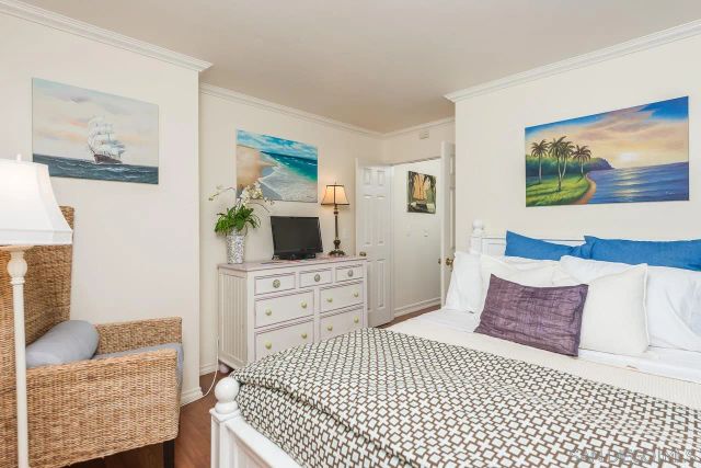 7337 Olivetas Ave, La Jolla, CA 92037