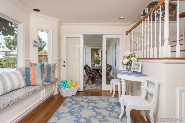 7337 Olivetas Ave, La Jolla, CA 92037