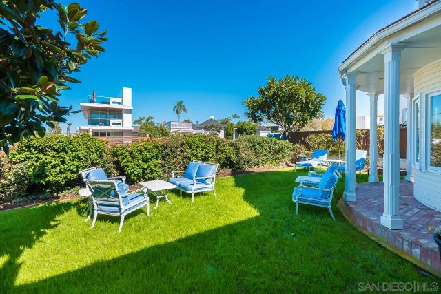 7337 Olivetas Ave, La Jolla, CA 92037