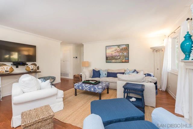 7337 Olivetas Ave, La Jolla, CA 92037