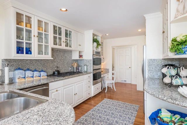 7337 Olivetas Ave, La Jolla, CA 92037