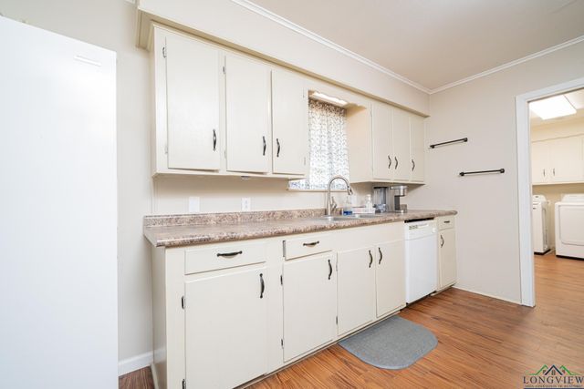 105 Sherwood Dr, Longview, TX 75605