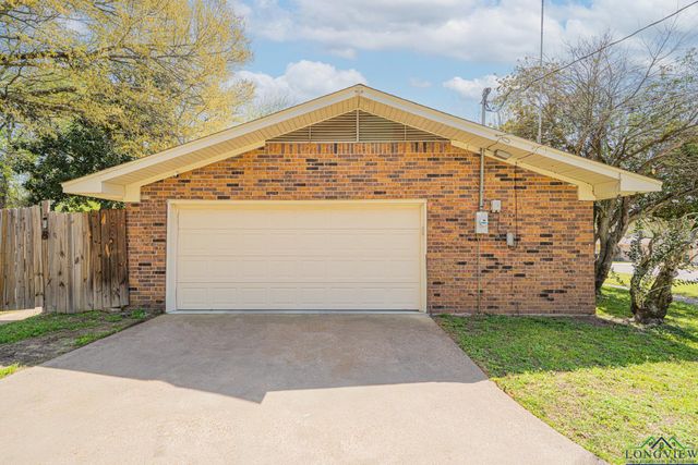 105 Sherwood Dr, Longview, TX 75605