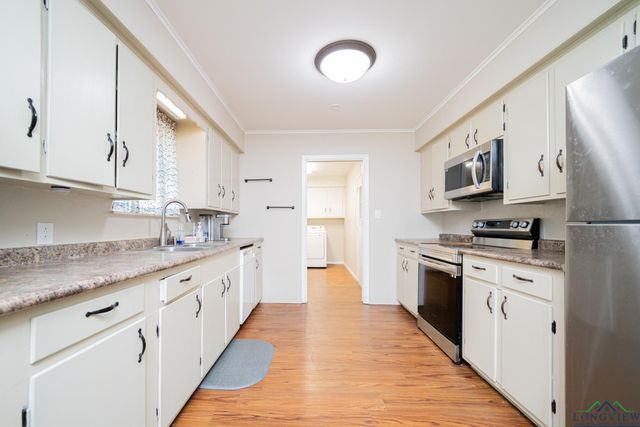 105 Sherwood Dr, Longview, TX 75605