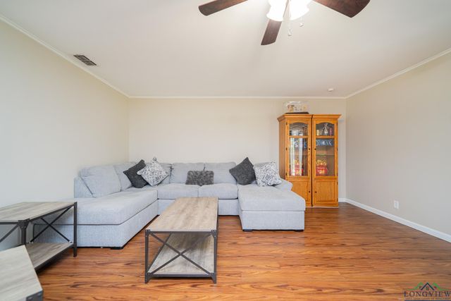 105 Sherwood Dr, Longview, TX 75605