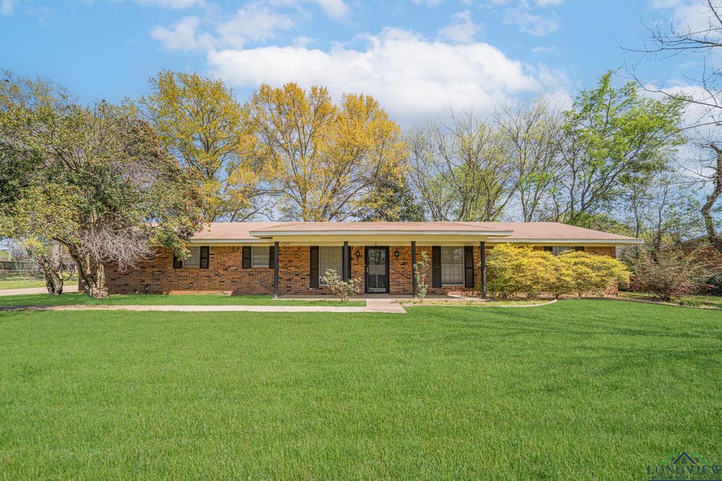 105 Sherwood Dr, Longview, TX 75605