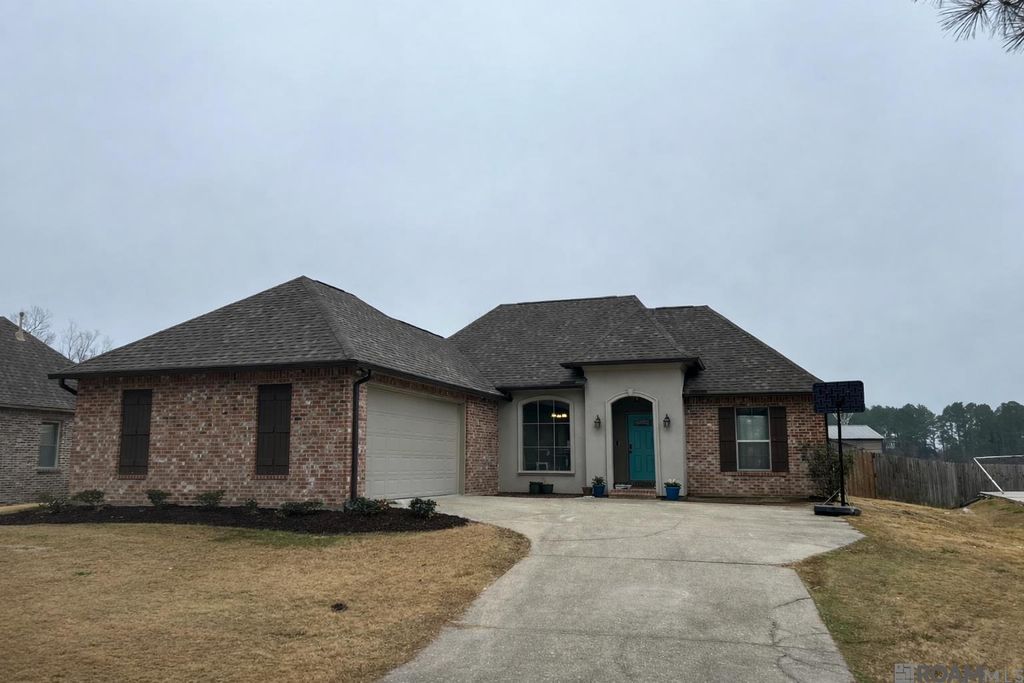 21382 Debbie Ln, Denham Springs, LA 70726