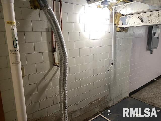 1176 25TH Street, Moline, IL 61265