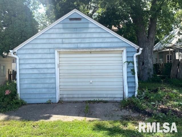 1176 25TH Street, Moline, IL 61265