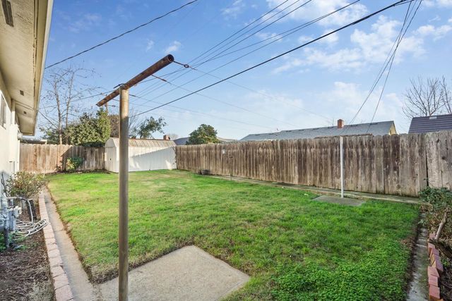 1618 W Locust St, Lodi, CA 95242