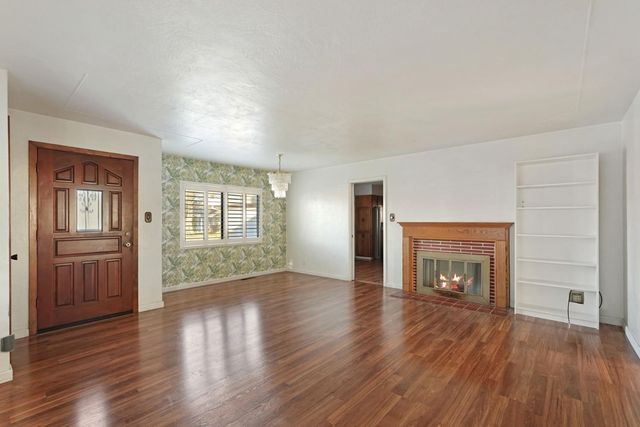 1618 W Locust St, Lodi, CA 95242