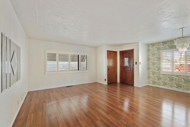 1618 W Locust St, Lodi, CA 95242