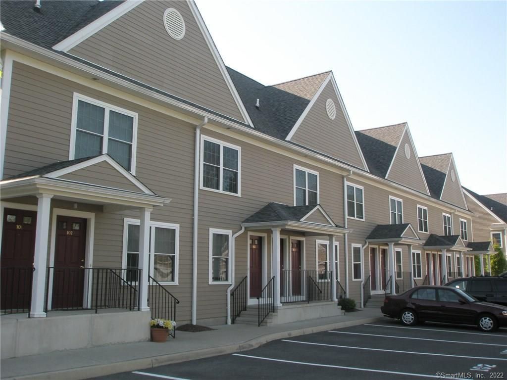 20 Orchard Street 109, Brookfield, CT 06804