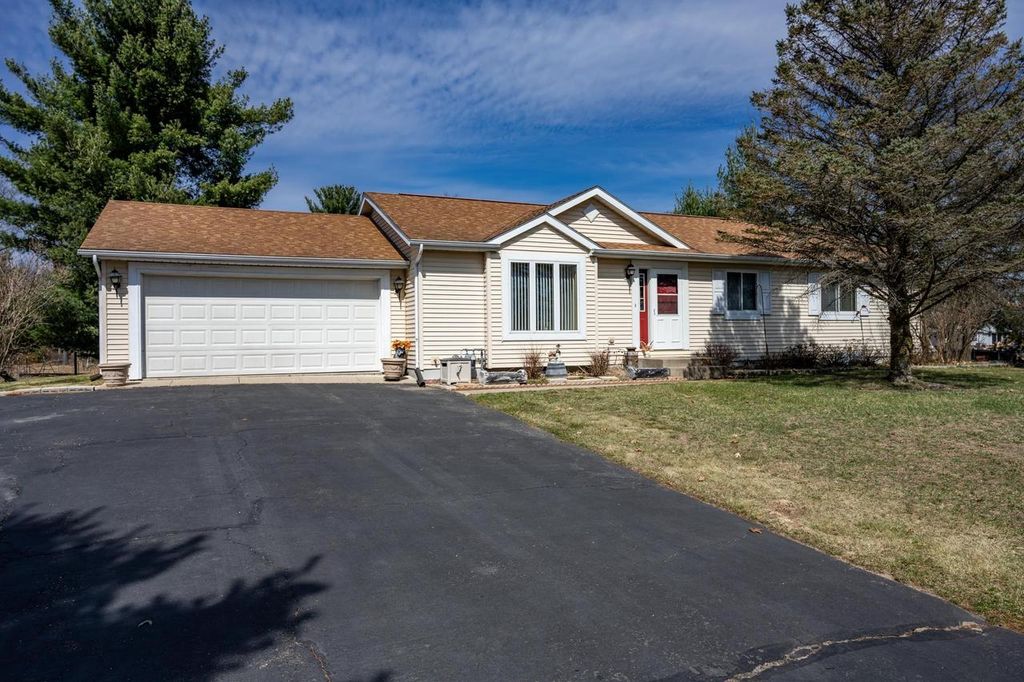 W6136 County Road A, New Lisbon, WI 53950