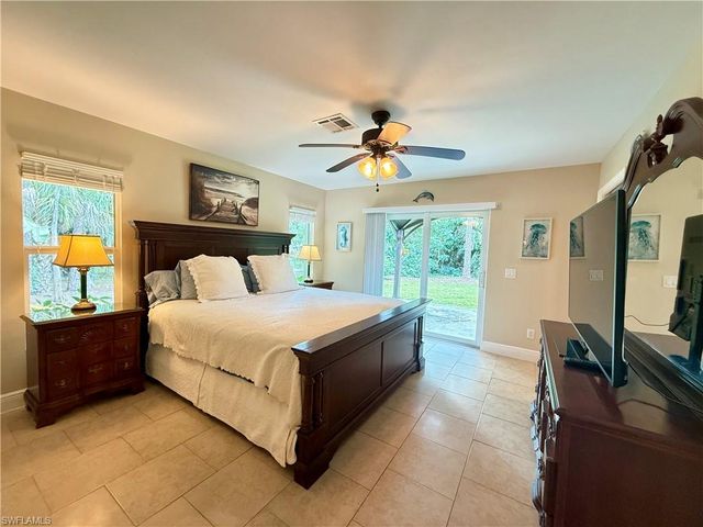 6140 Standing Oaks, Naples, FL 34119