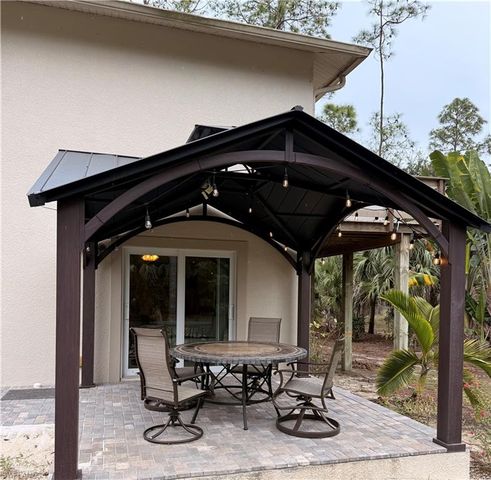 6140 Standing Oaks, Naples, FL 34119
