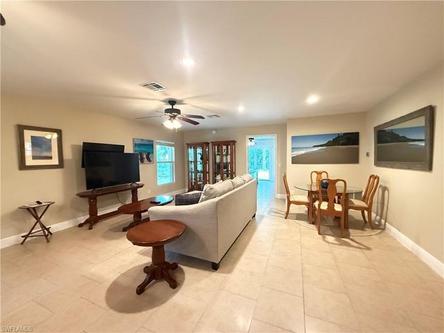 6140 Standing Oaks, Naples, FL 34119